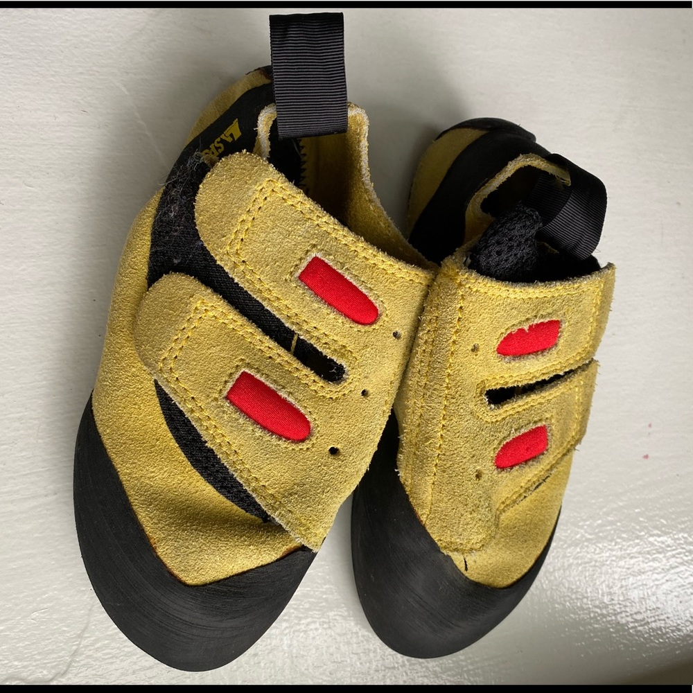 La Sportiva Kids Climbing Shoe Size 32, fits like a Kid’s Size 12 or 13